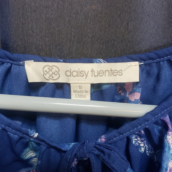 Daisy Fuentes blouse butterfly print, small - Picture 2 of 3